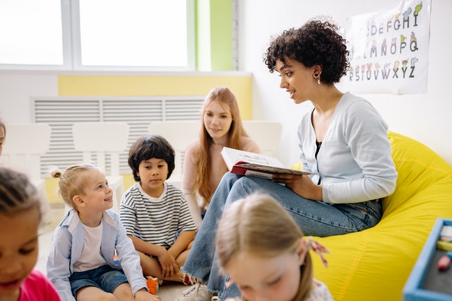 4 ideeën om uw kinderen te inspireren om te lezen in het digitale tijdperk