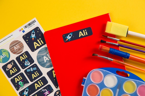 Hoe maak ik een naamlabel? Zelfgemaakte naamlabels met doe-het-zelf materialen