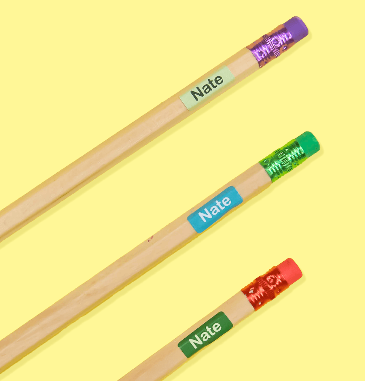 Gepersonaliseerde ministickers op kleine schoolspullen